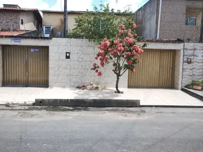 Casa com 5 Quartos à venda, 200m² no Cidade Universitária, Maceió