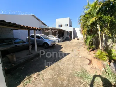 Casa com 2 Quartos para alugar, 150m² no Jardim Europa, Uberlândia