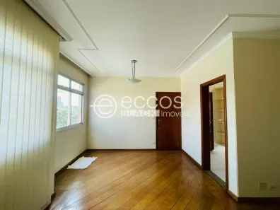 Apartamento com 3 Quartos para alugar, 82m² no Tabajaras, Uberlândia
