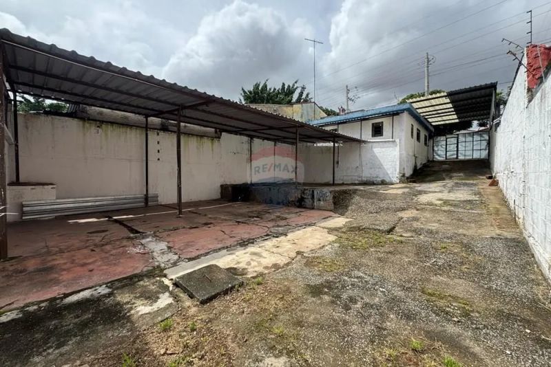 Casa com 2 quartos — Serrano, Belo Horizonte