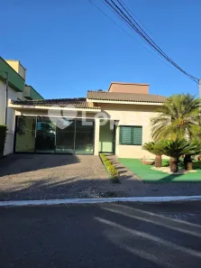 Casa de Condomínio com 3 Quartos à venda, 230m² no Jardins Madri, Goiânia