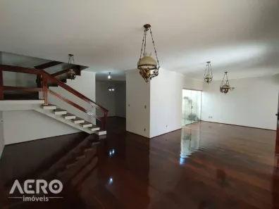 Casa com 6 Quartos para alugar, 350m² no Centro, Bauru