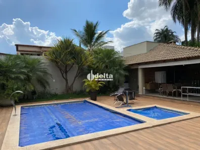 Casa com 4 Quartos à venda, 400m² no Cidade Jardim, Uberlândia