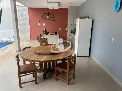 Casa com 3 Quartos à venda, 197m² no Santa Mônica, Uberlândia