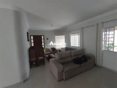 Casa com 3 Quartos à venda, 223m² no Cidade Jardim, Uberlândia
