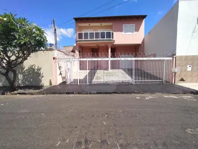 Sobrado com 4 Quartos para alugar, 380m² no Cazeca, Uberlândia