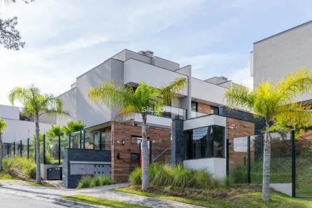 Casa de Condomínio com 3 Quartos à venda, 240m² no Santo Inácio, Curitiba