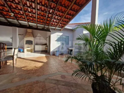 Casa com 3 Quartos à venda, 180m² no Cidade Jardim, Uberlândia