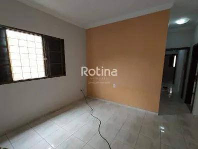 Casa com 3 Quartos para alugar, 234m² no Santa Mônica, Uberlândia