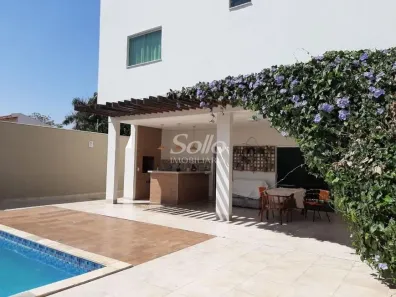 Casa com 3 Quartos à venda, 347m² no Jardim Karaíba, Uberlândia