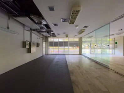 Ponto Comercial para alugar, 438m² no Asa Norte, Brasília