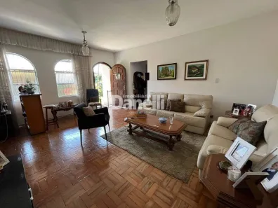 Casa com 3 Quartos à venda, 260m² no Jardim Independência, Taubaté