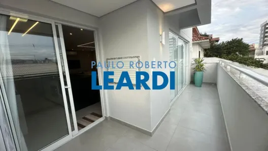 Apartamento com 2 Quartos à venda, 75m² no Barreiros, São José