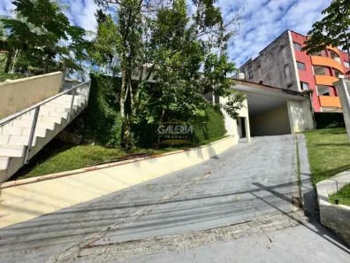 Sobrado com 3 Quartos à venda, 314m² no Bom Retiro, Joinville