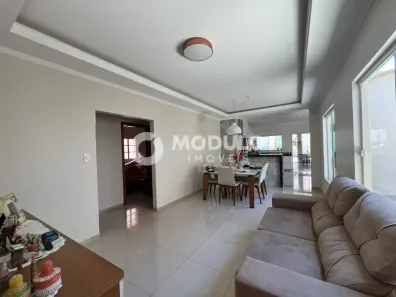 Casa com 3 Quartos à venda, 170m² no Santa Mônica, Uberlândia