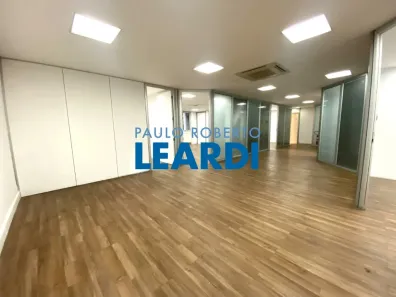 Sala Comercial com 3 Quartos para alugar, 219m² no Cerqueira César, São Paulo