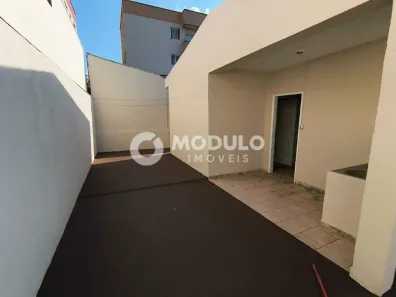 Casa com 3 Quartos para alugar, 70m² no Santa Mônica, Uberlândia