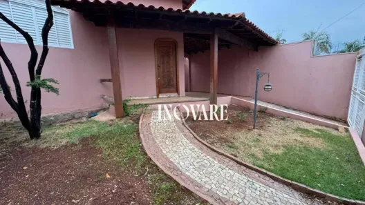 Casa com 3 Quartos para venda ou aluguel, 180m² no Fundinho, Uberlândia