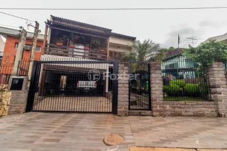 Casa com 4 Quartos à venda, 350m² no Medianeira, Porto Alegre