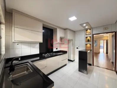 Casa com 3 Quartos para alugar, 130m² no Jardim Dias I, Maringá