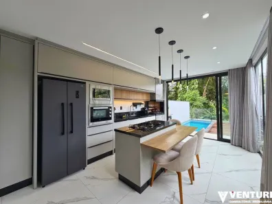 Casa com 3 Quartos à venda, 204m² no Água Verde, Blumenau