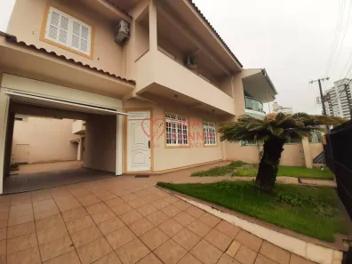 Casa com 5 Quartos à venda, 237m² no Balneário, Florianópolis