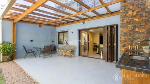 Sobrado com 4 Quartos à venda, 300m² no Menino Deus, Porto Alegre