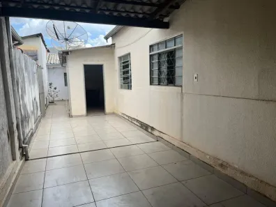 Casa com 3 Quartos para alugar, 300m² no Centro, Anápolis