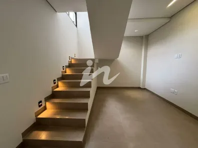 Sobrado com 3 Quartos à venda, 138m² no Novo Mundo, Uberlândia
