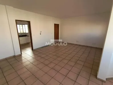 Apartamento com 3 Quartos para alugar, 90m² no Tabajaras, Uberlândia
