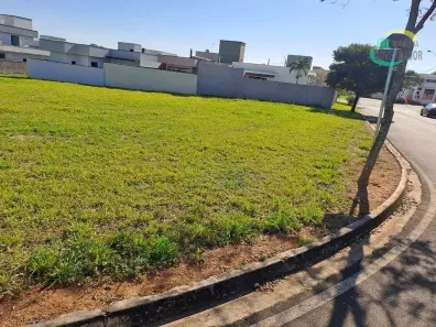 Lote/Terreno à venda, 300m² no Centro, Estiva Gerbi