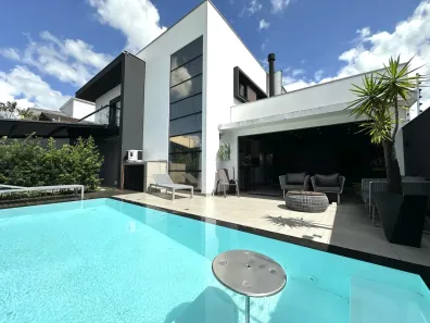 Sobrado com 3 Quartos para alugar, 160m² no Iririú, Joinville