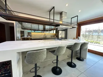 Casa de Condomínio com 5 Quartos para venda ou aluguel, 580m² no Rio Tavares, Florianópolis