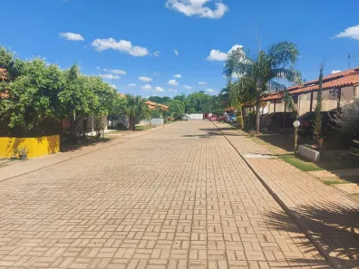 Casa de Condomínio com 2 Quartos à venda, 65m² no Sítios Vale das Brisas, Senador Canedo