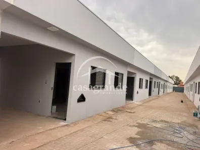 Casa de Condomínio com 2 Quartos à venda, 52m² no Jardim Canaã, Uberlândia