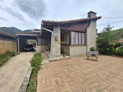 Casa com 3 Quartos à venda, 480m² no Jardim Cascata, Teresópolis