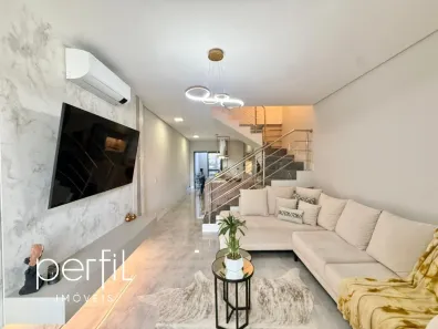 Sobrado com 3 Quartos à venda, 132m² no Bom Retiro, Joinville