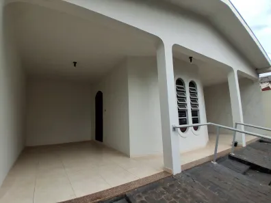 Casa com 3 Quartos à venda, 120m² no Santa Mônica, Uberlândia