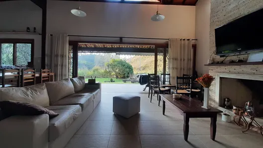 Fazenda/Sítio com 3 Quartos à venda, 215m² no Cantão, Barra do Piraí