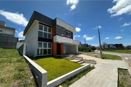 Casa de Condomínio com 4 Quartos para alugar, 220m² no Tomazetti, Santa Maria