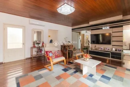 Casa com 4 Quartos para alugar, 250m² no Azenha, Porto Alegre