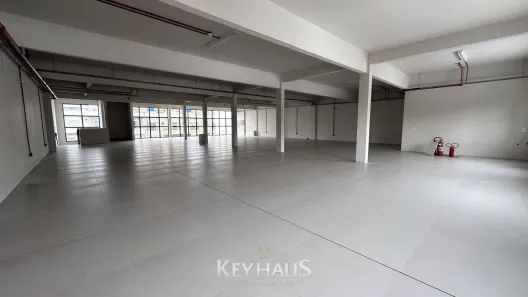 Prédio Comercial para alugar, 800m² no Vila Operária, Itajaí
