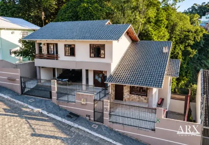 Casa com 3 Quartos à venda, 250m² no Água Verde, Blumenau