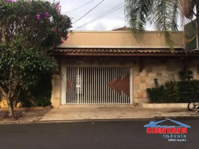 Casa com 3 Quartos para alugar, 230m² no Núcleo Residencial Silvio Vilari, São Carlos