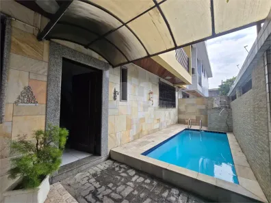 Sobrado com 4 Quartos à venda, 168m² no Embaré, Santos