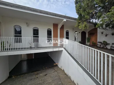Sobrado com 4 Quartos à venda, 330m² no Jardim das Vitórias Régias, Valinhos