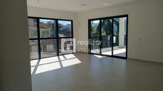 Casa com 5 Quartos para alugar, 330m² no Itacorubi, Florianópolis