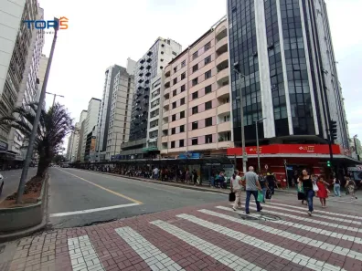 Apartamento com 2 Quartos à venda, 77m² no Centro, Juiz de Fora