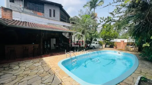 Casa com 5 Quartos à venda, 330m² no Vila Nova, Blumenau