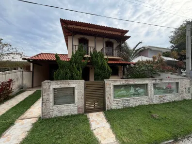 Casa de Condomínio com 4 Quartos à venda, 240m² no Centro (Praia Seca), Araruama
